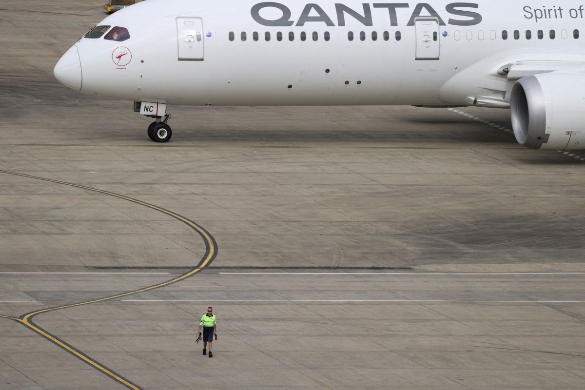 Former Qantas CEO Alan Joyce Receives AU.15 Million Bonus Amid Criticism