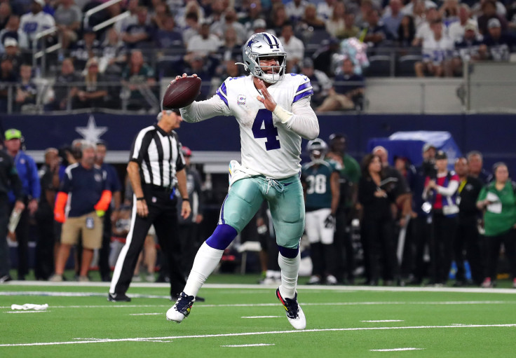 Dak Prescott #4 of the Dallas Cowboys throws a touchdown pass to Blake Jarwin #89 during the second quarter against the Philadelphia Eagles in the game at AT&T Stadium on October 20, 2019 in Arlington, Texas.