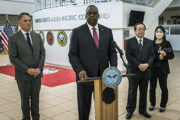 Secretary of Defense Lloyd J. Austin III, center, hosts Australian Deputy Prime Minister and Defense Minister Richard Marles, left, and Japanese Defense Minister Yasukazu Hamada at U.S. Indo-Pacific Command in Hawaii, Oct. 1, 2022.