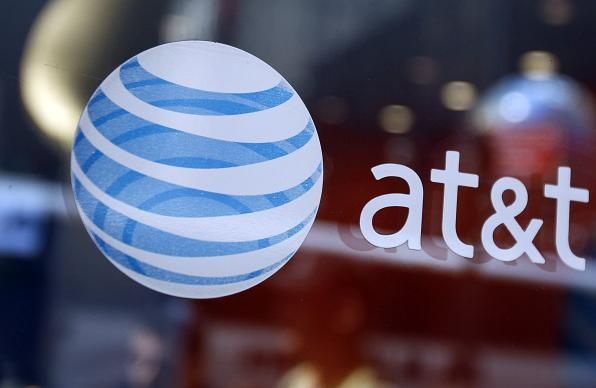 AT&T (T) Stock Trades Near $28.35 After Strong 2025 Performance, Fiber Expansion Fuels 2026 Outlook
