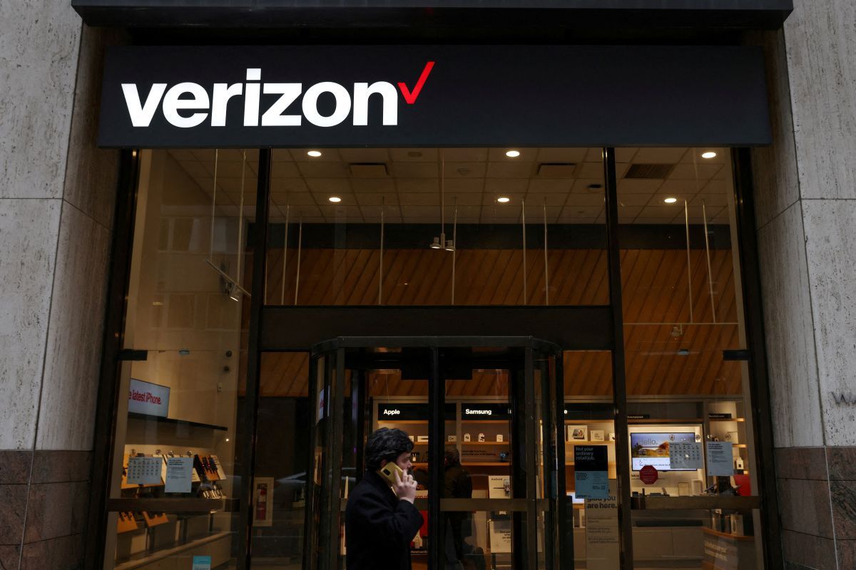 Verizon Communications Stock Hits 52-Week High Amid Strong Momentum and Dividend Appeal