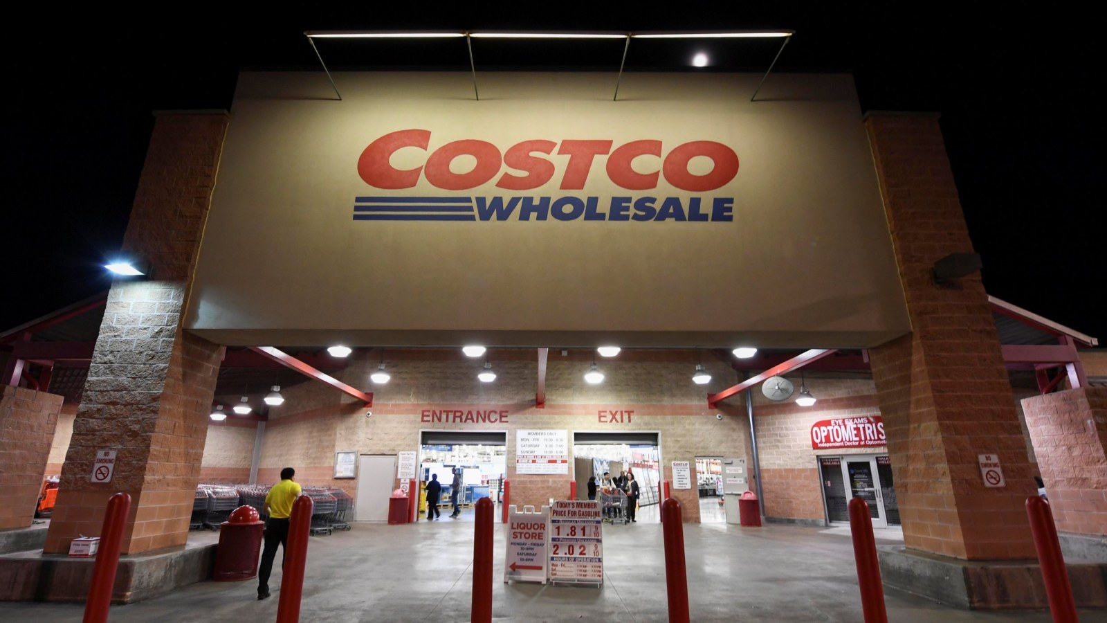 Most U.S. retailers open on Memorial Day; Costco closed
