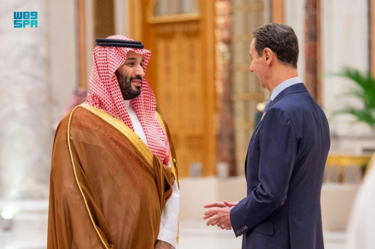 Saudi Crown Prince Mohammed bin Salman (L) speaks with Syrian President Bashar al-Assad, an Iran ally, at an Arab League summit on the Gaza war in Riyadh in November