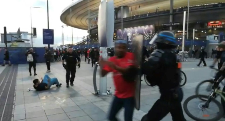 Chaotic scenes before the 2022 Champions League final at Stade de France outside Paris
