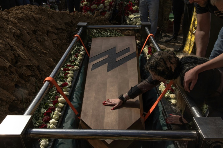 Hundreds Mourn Iconic Ukrainian Soldier