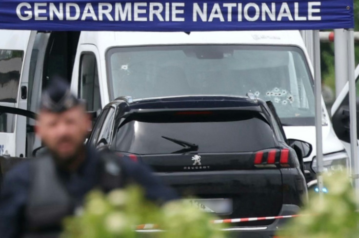The prison van was rammed head-on by a stolen Peugeot vehicle as it went through the toll crossing
