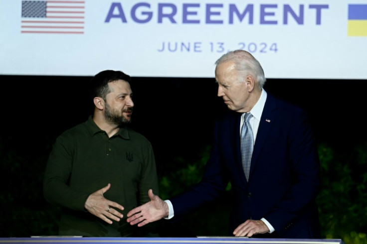 Ukrainian President Volodymyr Zelensky (L) and US President Joe Biden signed a bilateral security agreement on the sidelines of the G7 summit