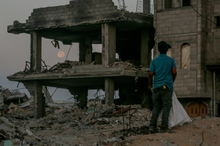 Fighting continued in the Gaza Strip with Israeli Prime Minister Benjamin Netanyahu due to depart for Washington