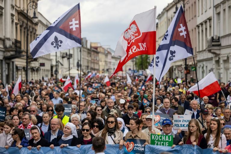 Polish Lawyers Offer Legal Aid Amid Abortion Help Ban