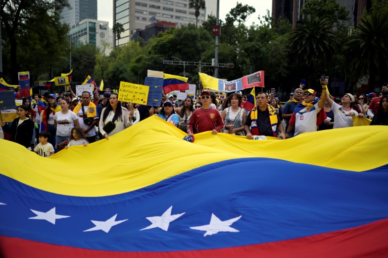 Venezuelan Opposition, Regime Backers Hold Rival Protests