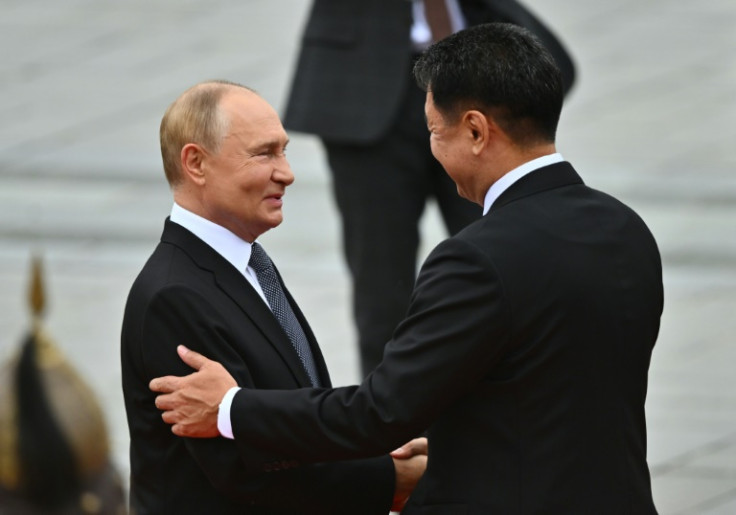 Russia's President Vladimir Putin and Mongolia's President Ukhnaagiin Khurelsukh shake hands in Ulaanbaatar
