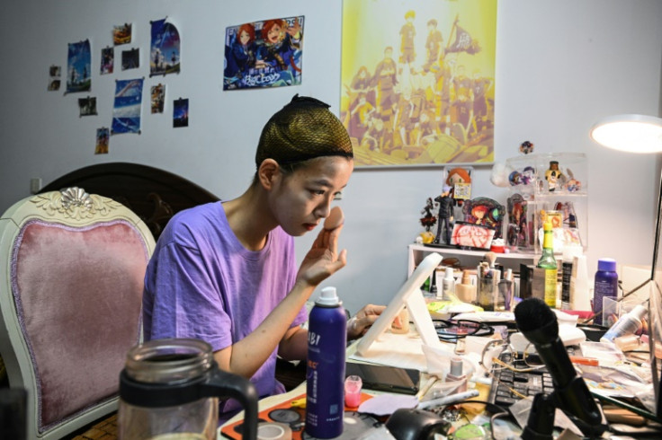 Xu Yunting applying makeup to transform into a male video game character, before going on a 'cos commissioning' date