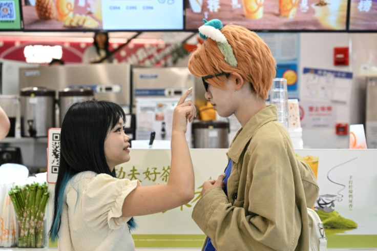 Xu and Feng at a shopping mall during their 'cos commissioning' date