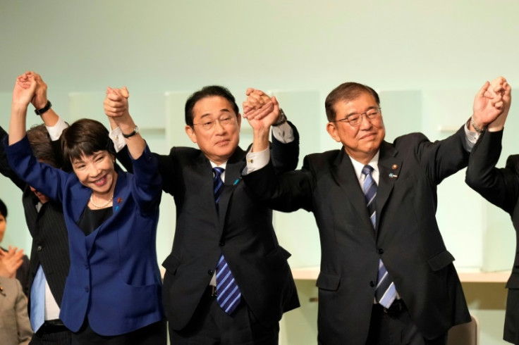 Shigeru Ishiba (R) beat arch-nationalist Sanae Takaichi (L)