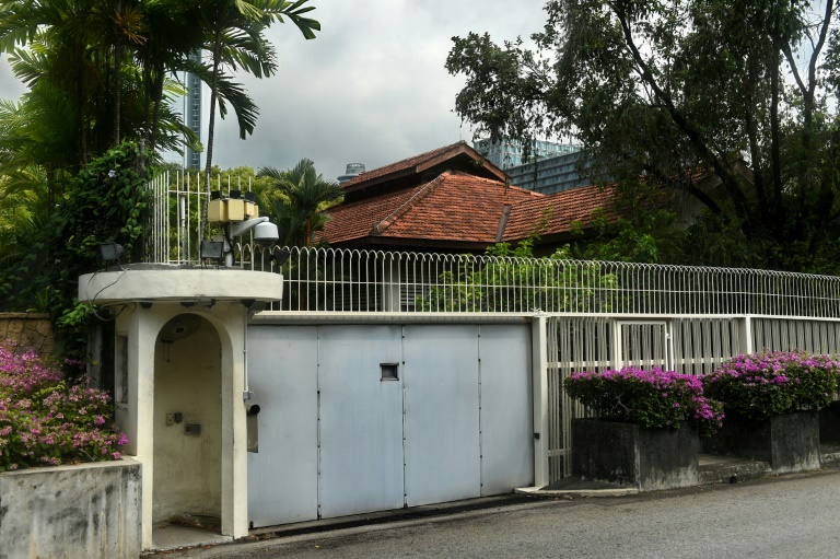 Family Feud Reignites Over Singapore Ex-PM’s Historic Home