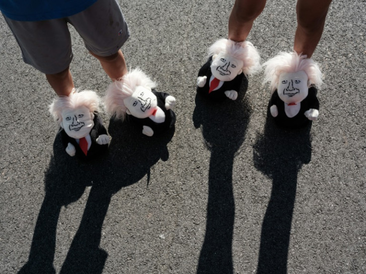 Trump slippers at campaign rally in Zebulon, Georgia