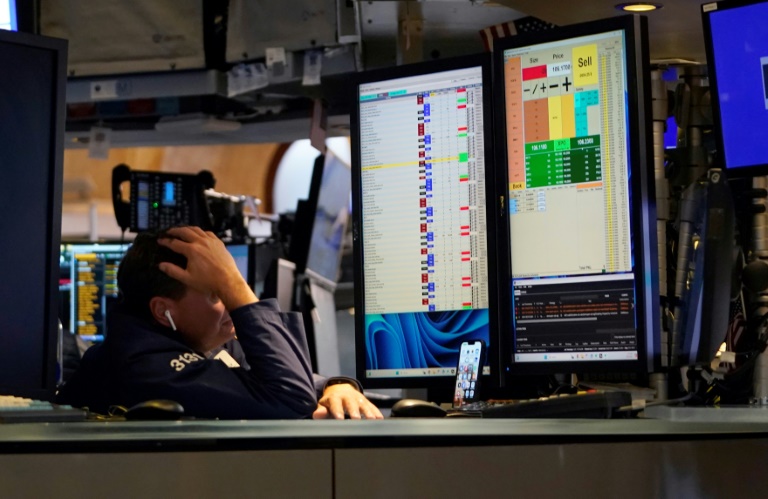 Stock Markets Diverge In Steady End To Week