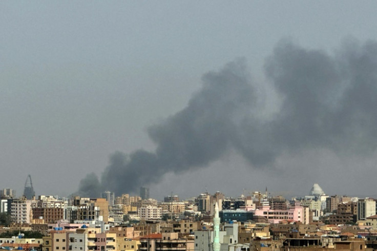Smoke billows during air strikes in central Khartoum as the Sudanese army attacked positions held by the paramilitary Rapid Support Forces (RSF), on September 26, 2024
