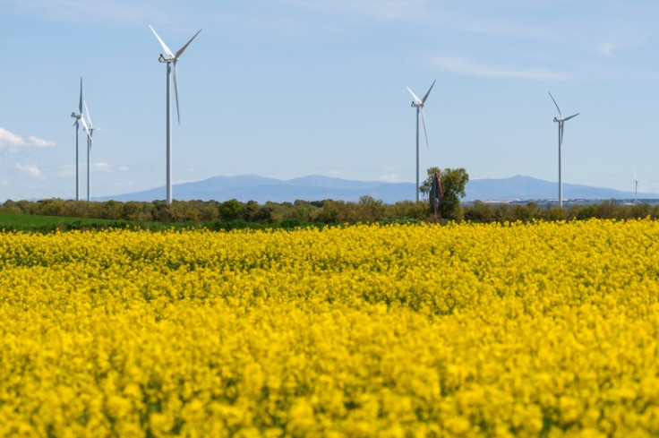 Power grids must evolve to adapt as countries move away from fossil fuels