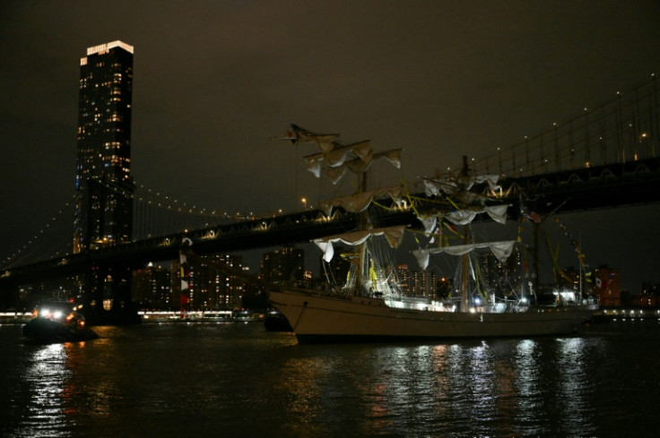 The Mexican Navy training ship lost power before hitting the Brooklyn Bridge, New York police chief of special operations Wilson Aramboles said