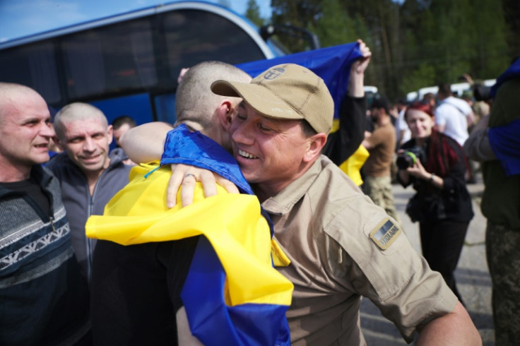 Both sides received 390 people in the first stage on Friday