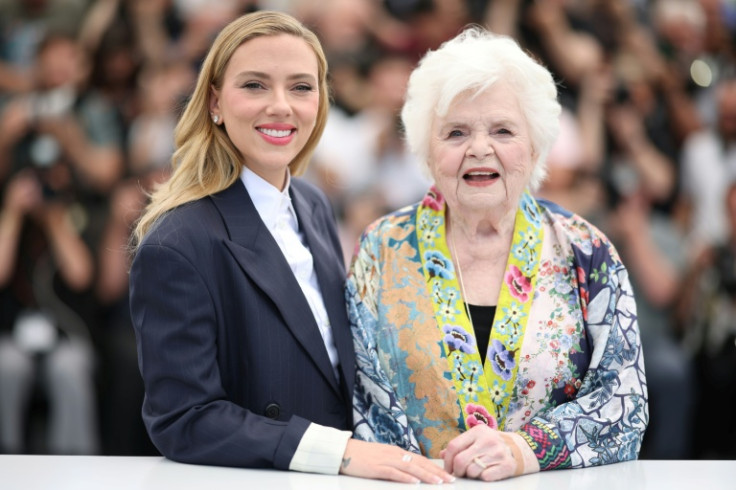 Scarlett Johansson poses with actress June Squibb who plays the lead role in 'Eleanor the Great'