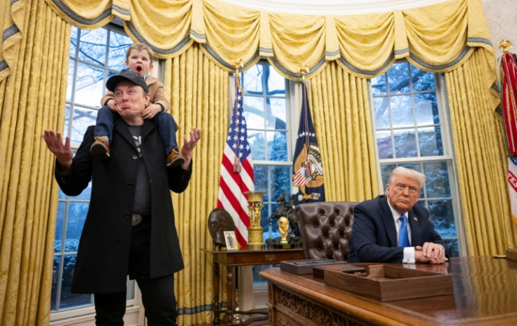 Musk carried his son X around the White House