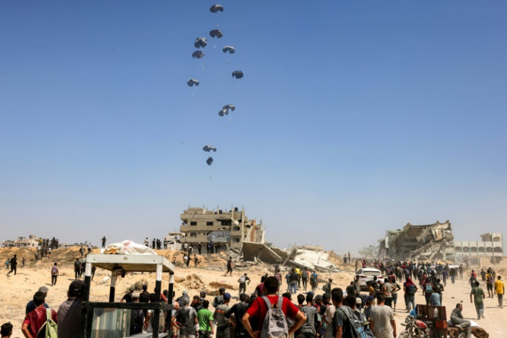 Several foreign powers have joined a Jordanian-coordinated plan to airsrop food supplies into Gaza but humanitarian experts warn that only a huge overland operation can halt the risk of famine