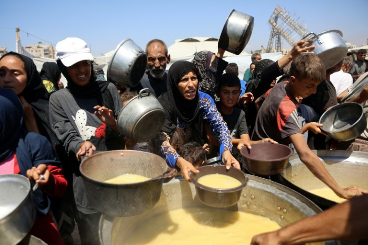 Food is distributed in chaotic fashion