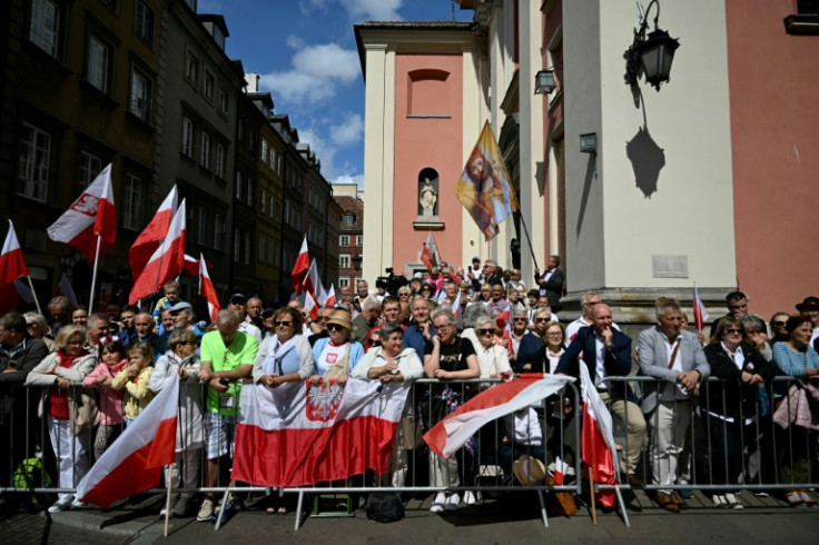 Outside the parliament, thousands of people came to show their support for Nawrocki