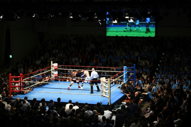 Moruti Mthalane of South Africa (L) fights against Masayuki Kuroda of Japan in Tokyo in 2019
