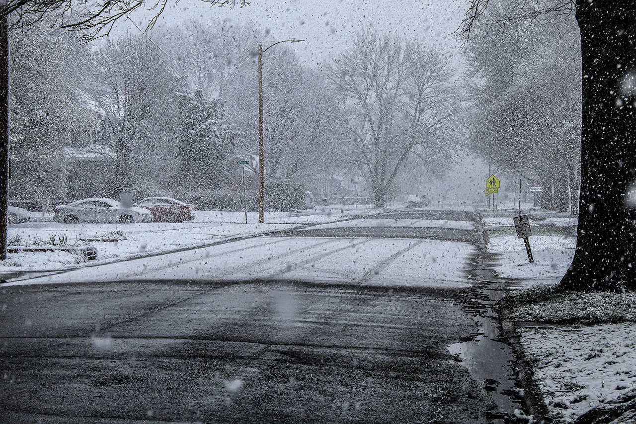 (VIDEO) Power Outages Massachusetts: Nor'easter Batters Massachusetts, Leaving Over 210,000 Without Power