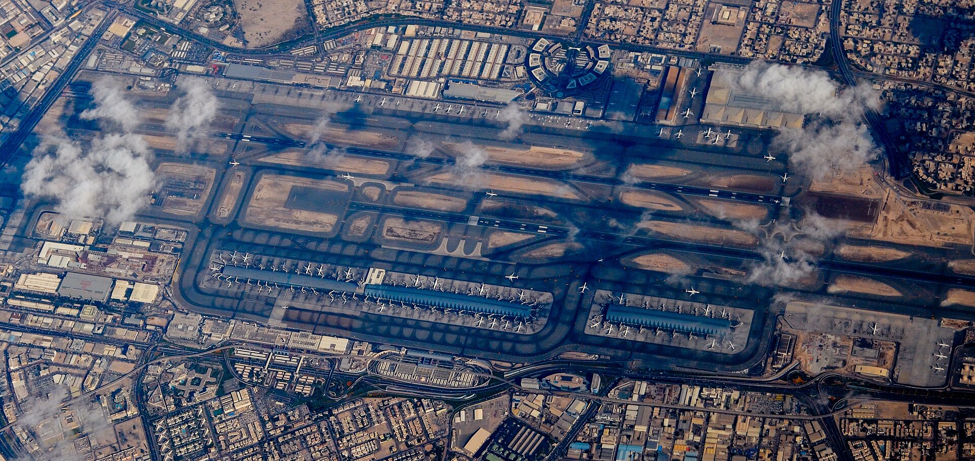 (VIDEO) Dubai International Airport Shut Down Amid Escalating US-Israel-Iran Conflict