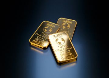 Gold Plunges to Four-Month Low Near $4,250 as Middle East