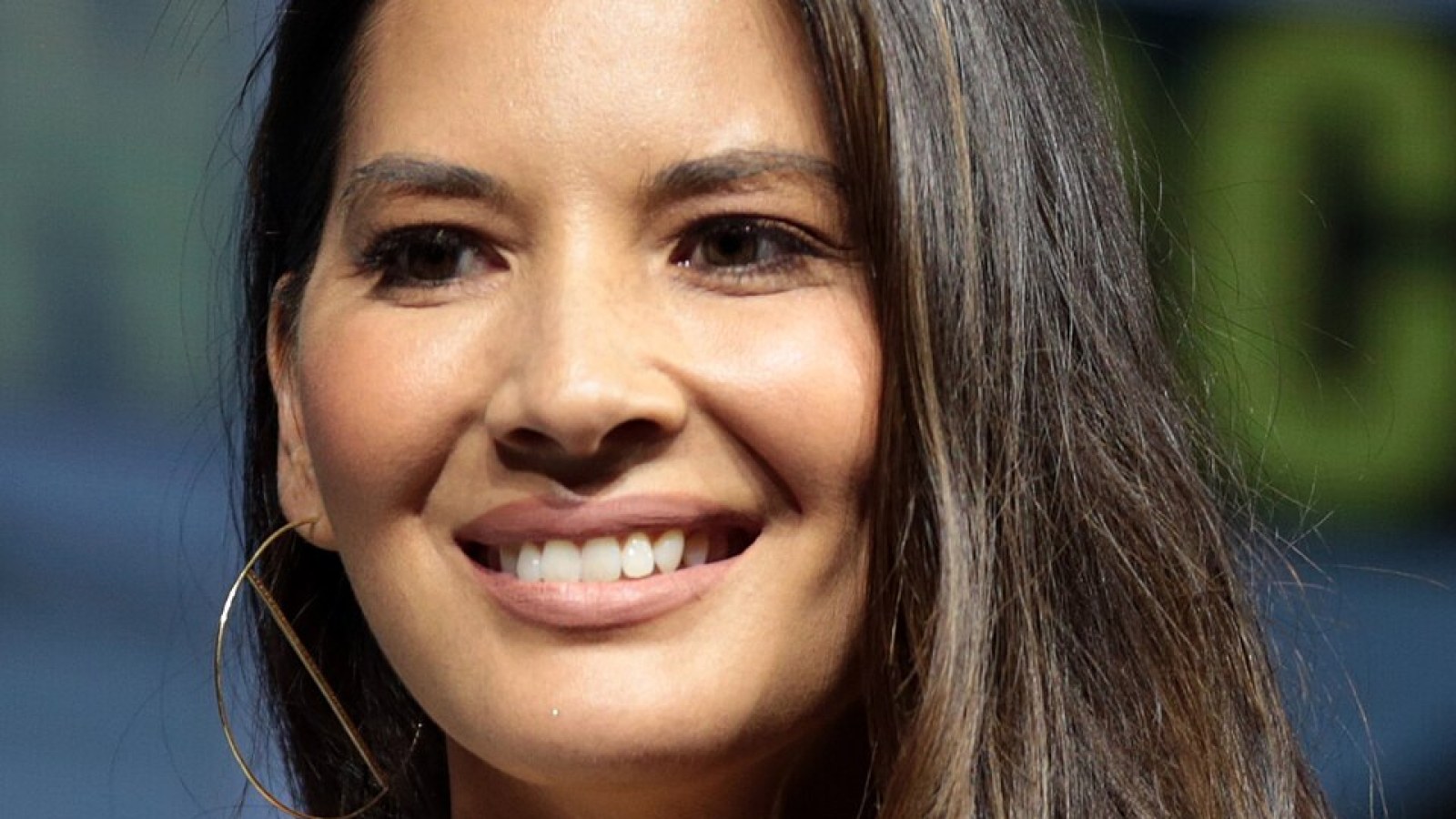 (VIDEO) Olivia Munn Raises Breast Cancer Awareness After Diagnosis With No Symptoms