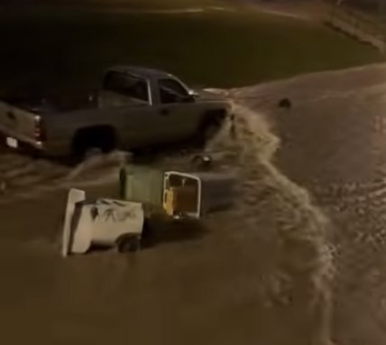 Milwaukee Flood Chaos: Heavy Rain Strands Drivers, Shuts Freeways as