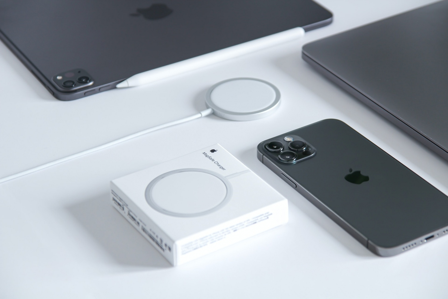 iPhone's 20th Anniversary: The Quad-Curved, Under-Display Camera Revolution Coming to Pro Models