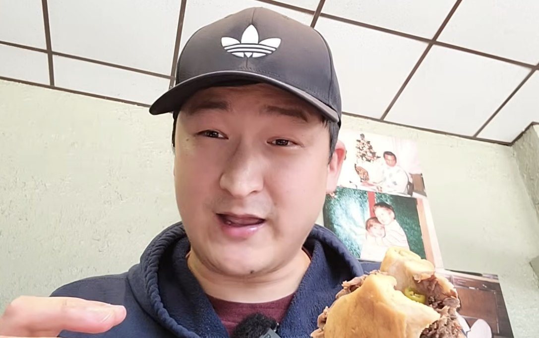 Chicago Bully Picks Wrong Food Vlogger at Iconic Mr. Beef, 