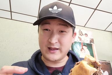 Chicago Bully Picks Wrong Food Vlogger at Iconic Mr. Beef,