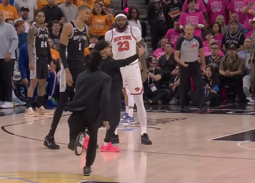 Fan Runs Onto Court for Selfie With Victor Wembanyama During 