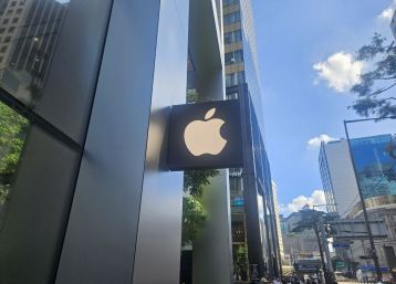 China Smartphone Market Shrinks as Apple and Huawei Pull Further