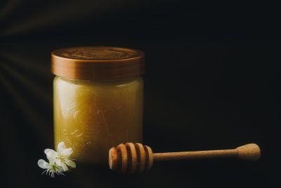 10 Evidence-Based Benefits of Manuka Honey Revealed by Latest Scientific