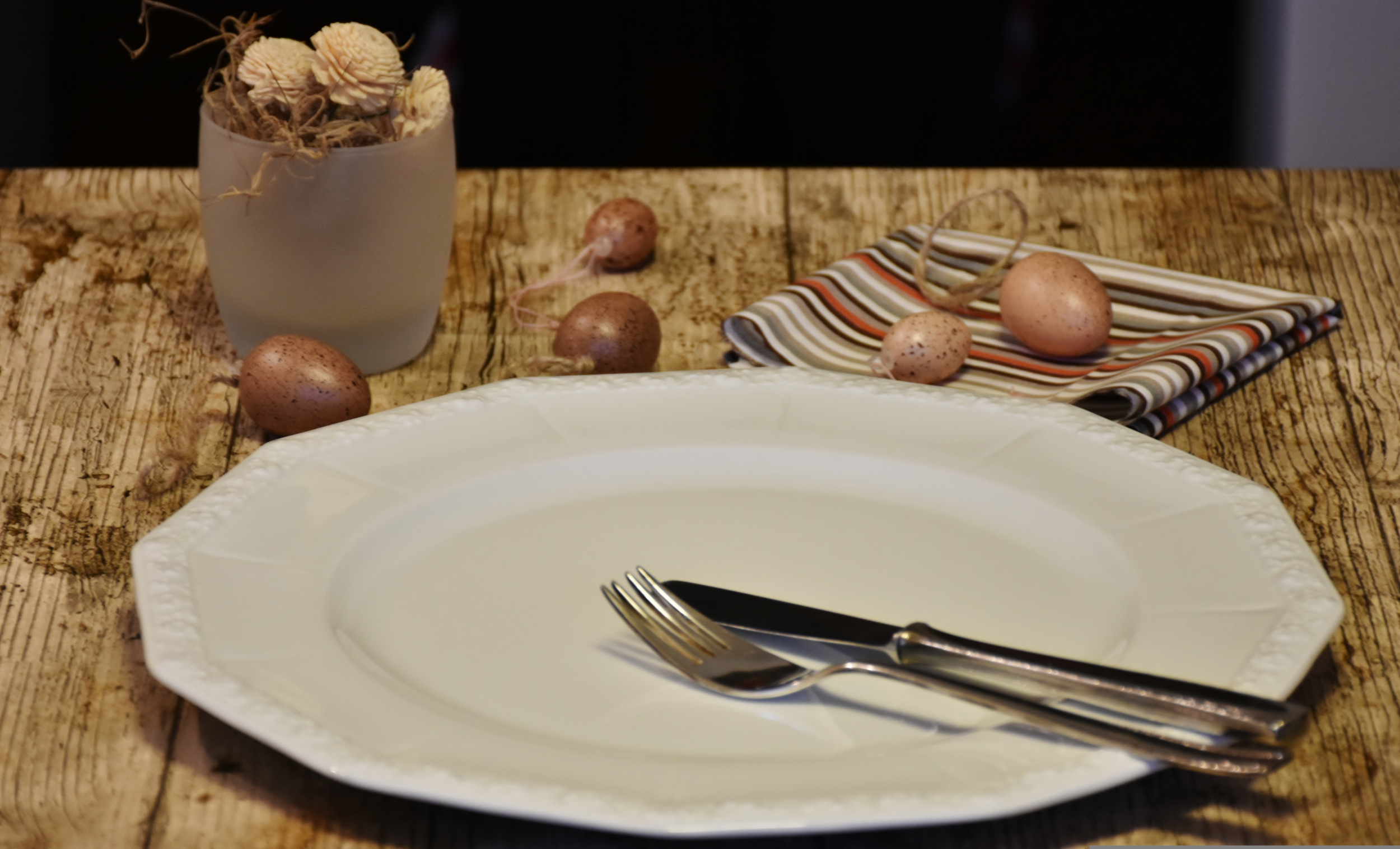 Etiquette Experts Reveal The Silent Silverware Signal Diners Use To 