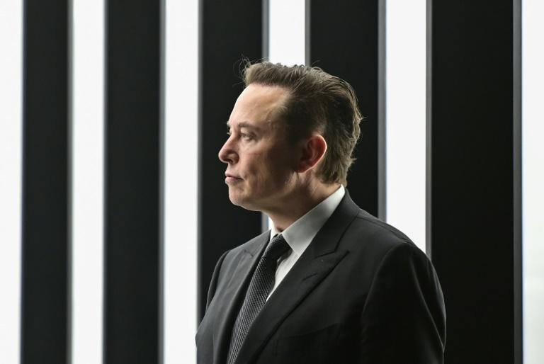 (PHOTO) Elon Musk Tours Optimus Production Line in Fremont as Tesla Advances Humanoid Robot Development — GLOBAL — Aslikannih